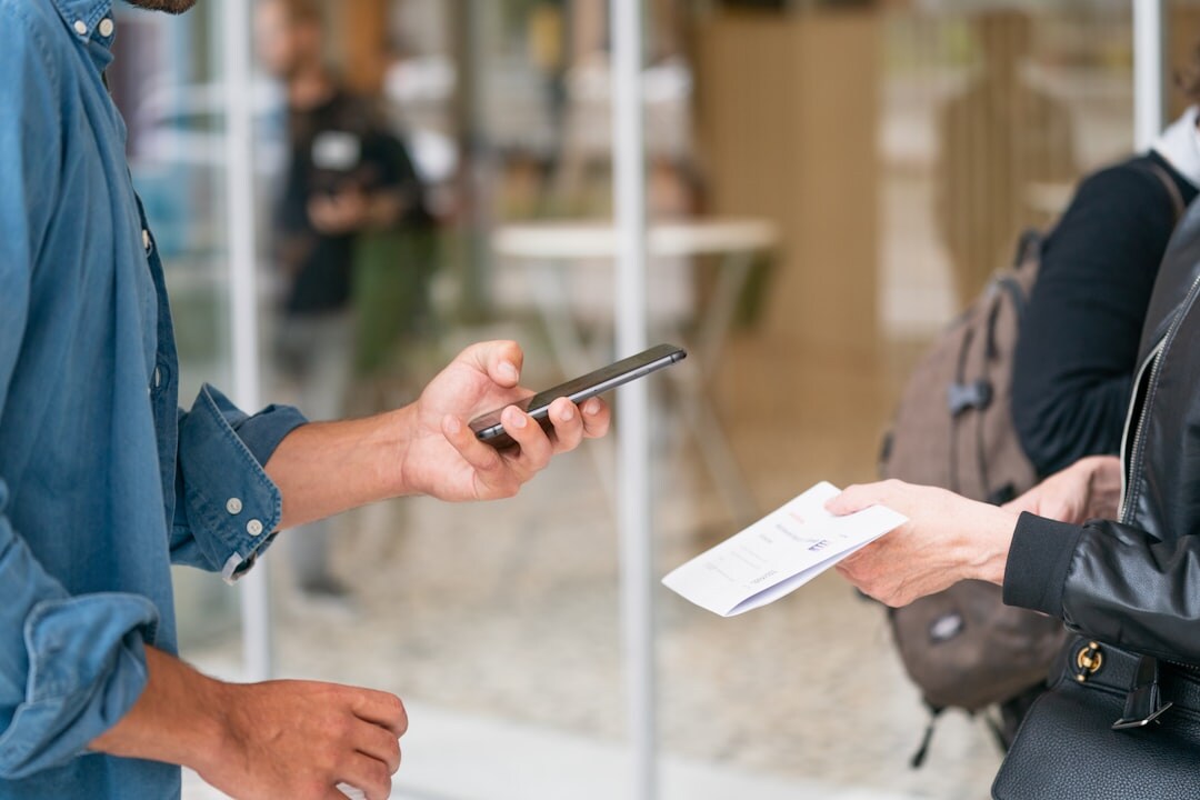 people reading news on phone